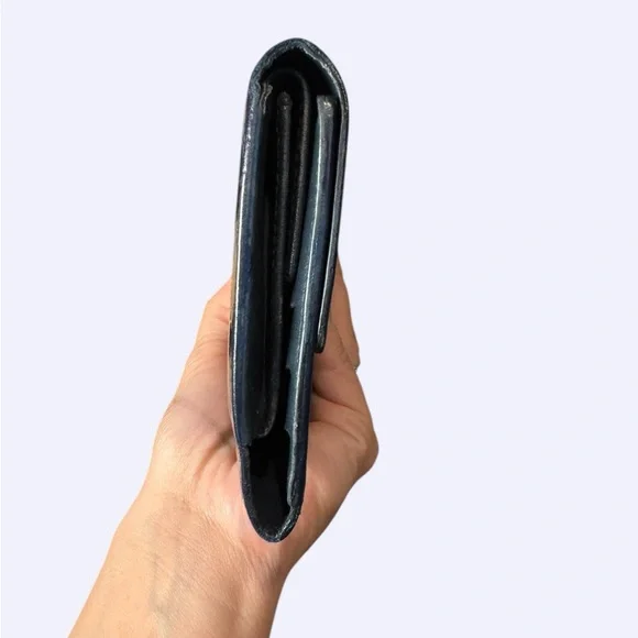 Louis Vuitton Sarah Wallet in Amarante Vernis Leather – Full Inclusion - Picture 5 of 11